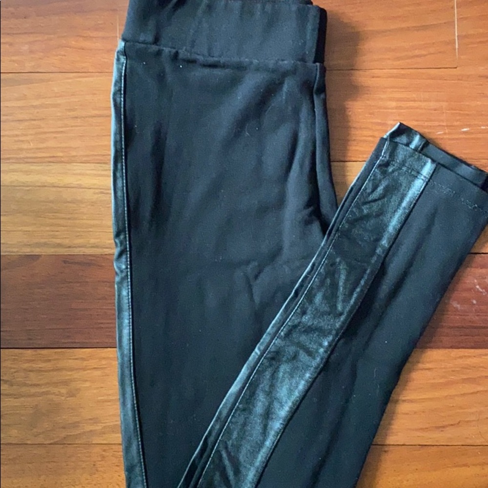 🌻 Zara leggings with leather stripe down leg